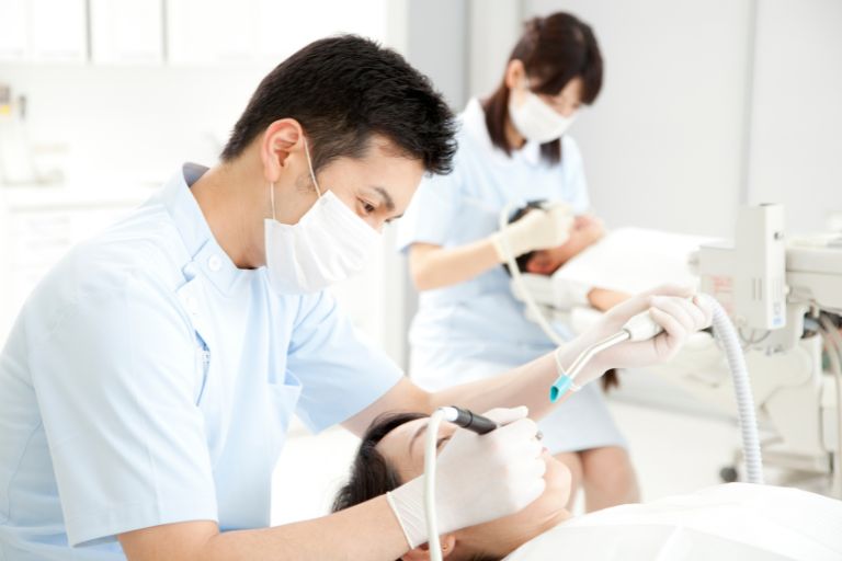公的医療保険でカバーされる歯科治療の種類と範囲